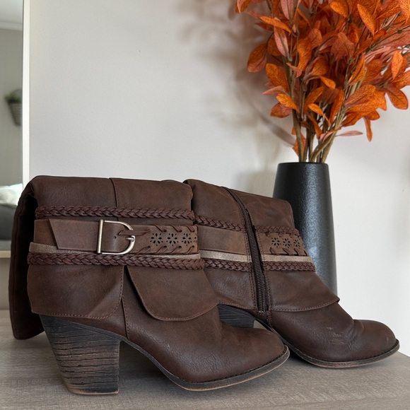 Brown Leather Tall Boots - Picture 6 of 6